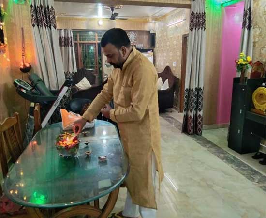 Diwali 2021 : ‘मुखिया जी’ पर देखिए बिहार के पंचायती राज मंत्री सम्राट चौधरी की दिवाली, दीये जला लोगों के लिए की सुख-समृद्धि की कामना
