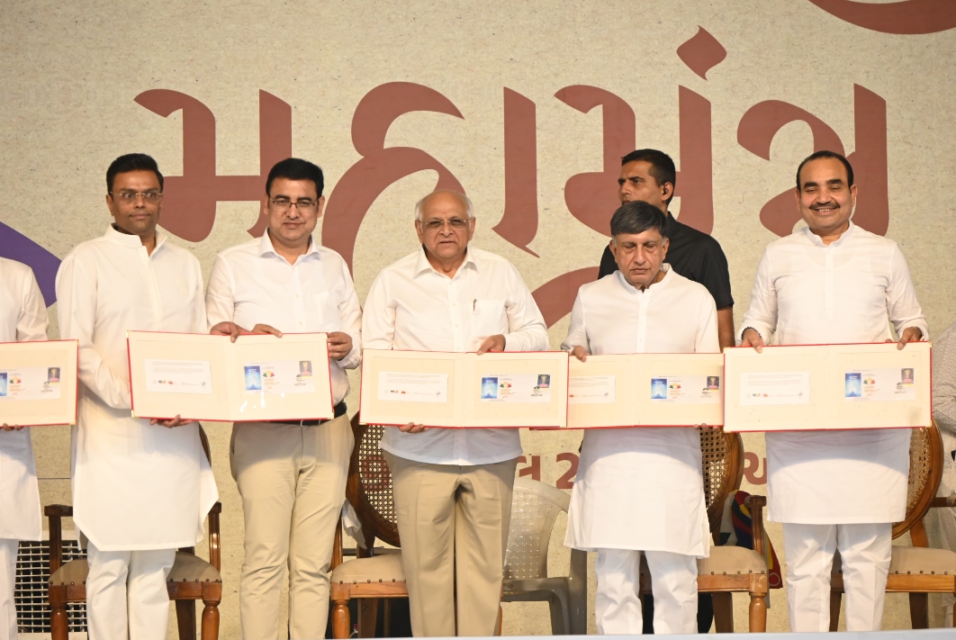 Gujarat CM Releases Special Cover with India Post Cancellation on ‘Vishwa Navkar Mahamantra Diwas’