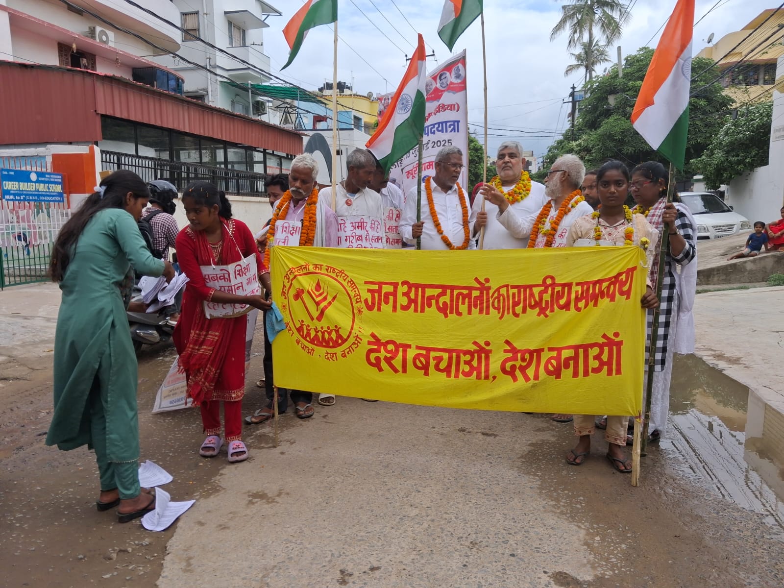 बिहार में समान शिक्षा प्रणाली को लेकर निकाली पदयात्रा, कहा- तभी होगा समाज का संतुलित विकास