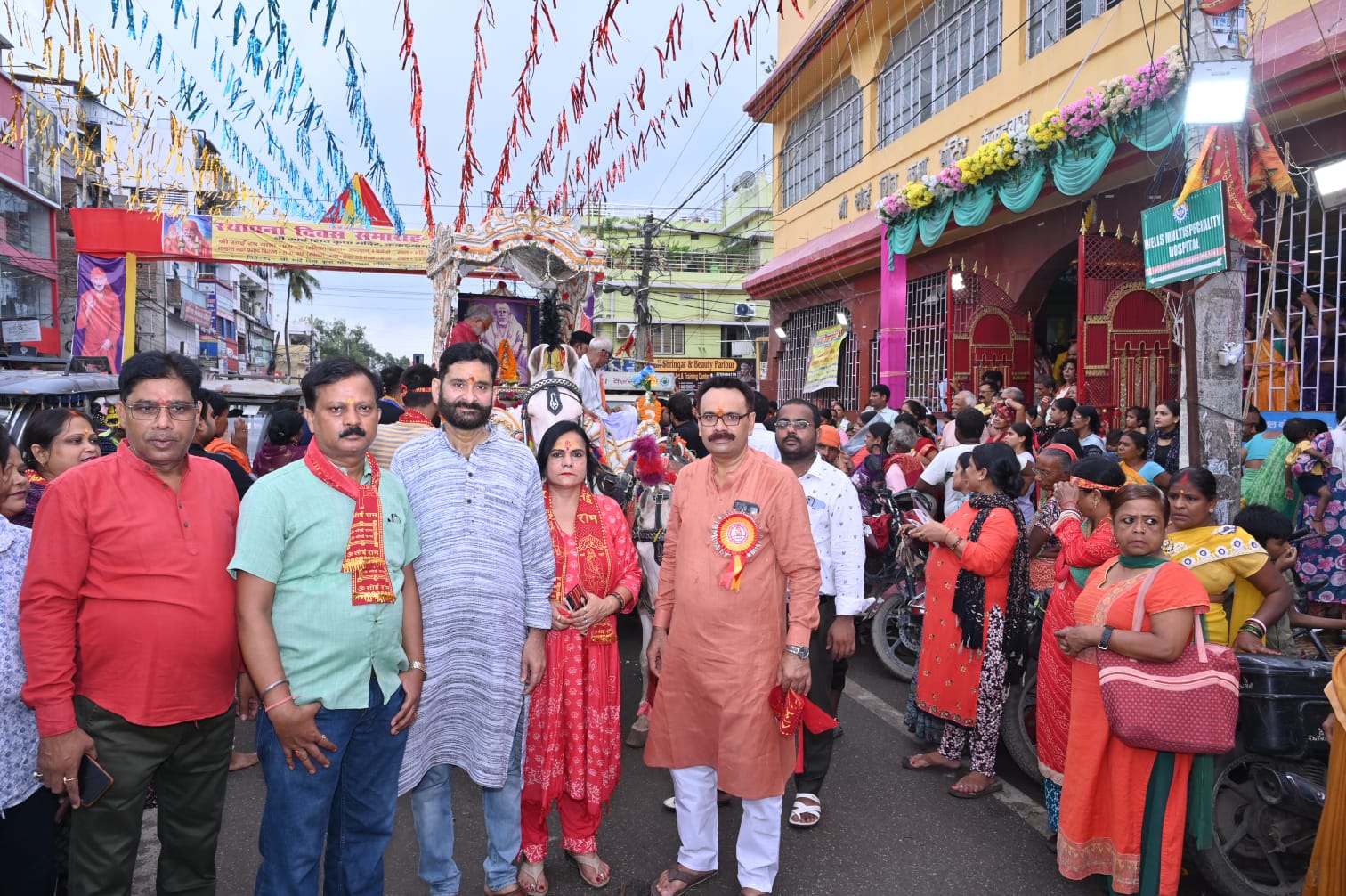 साईं बाबा के 26वें स्थापना दिवस पर निकली भव्य शोभा यात्रा, विशाल भंडारा में हजारों लोगों ने किया प्रसाद ग्रहण