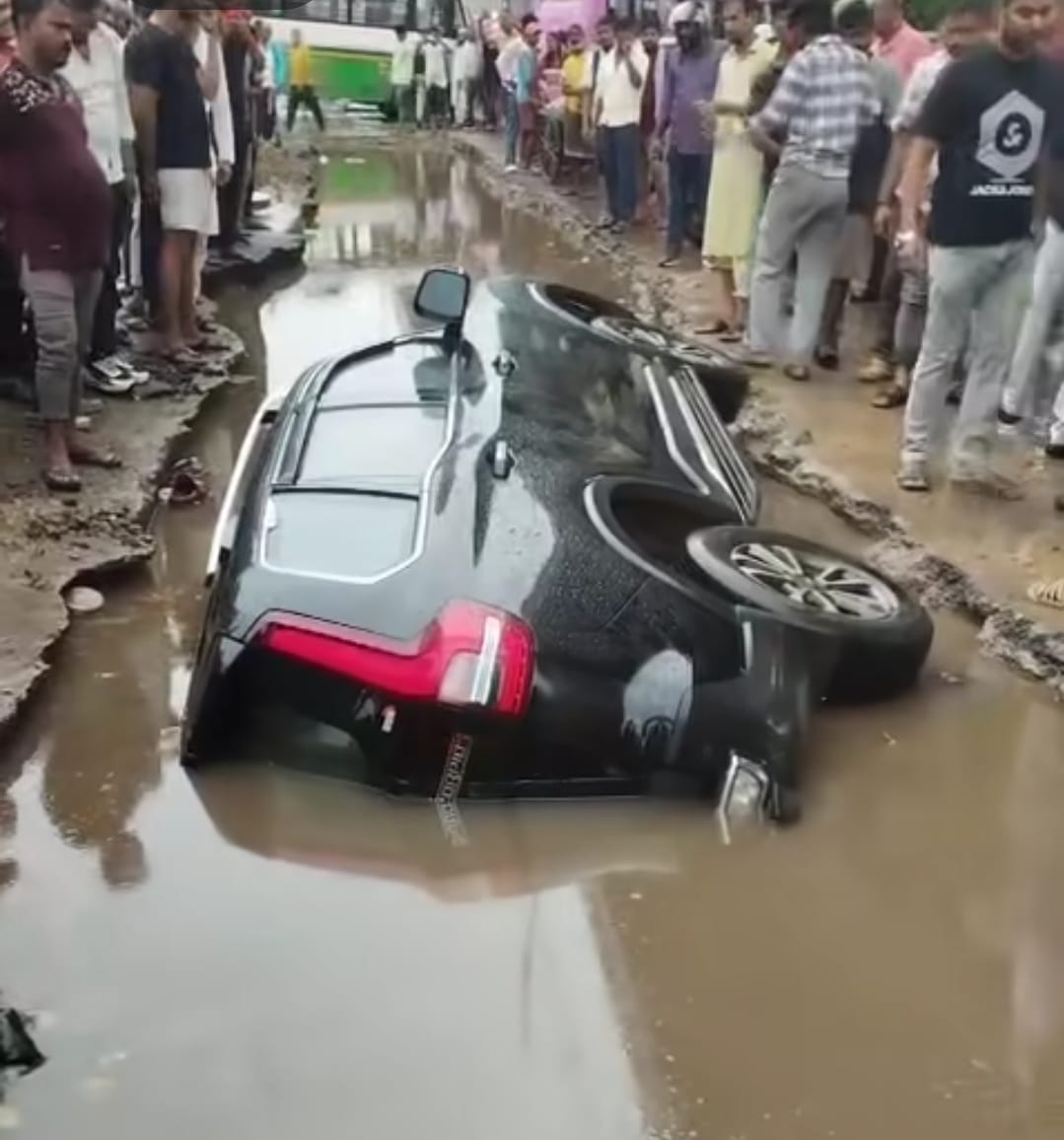 Patna News : देख लीजिए डीएम साहेब, आप भी देखिए मेयर साहिबा, हादसा हुआ तो फटाफट भर दिया गड्ढा